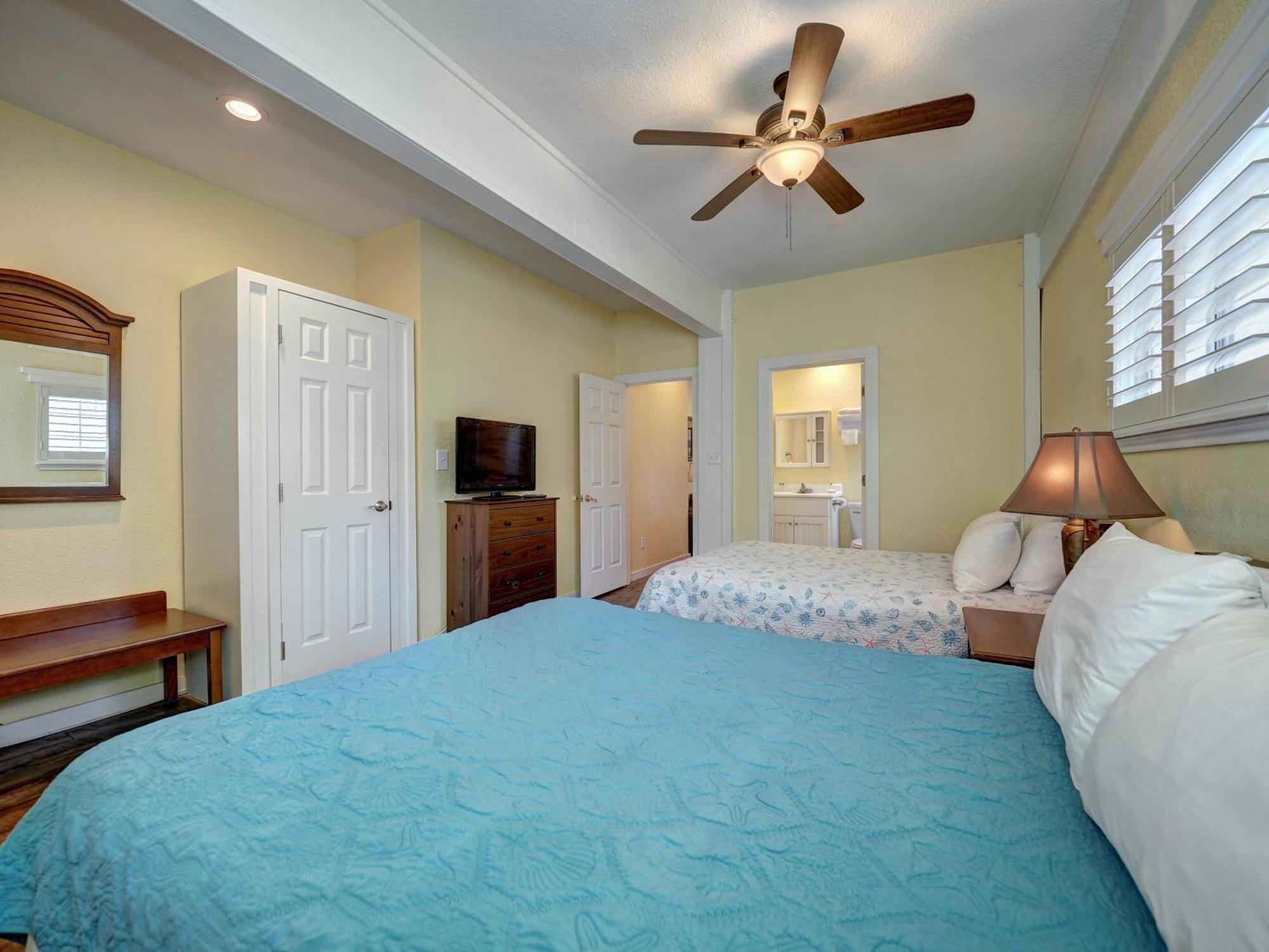 Double Room,1740055917:JPEG