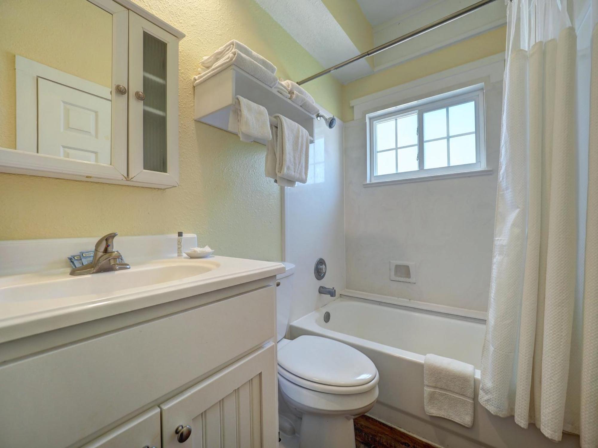 Suite,1740055949:JPEG