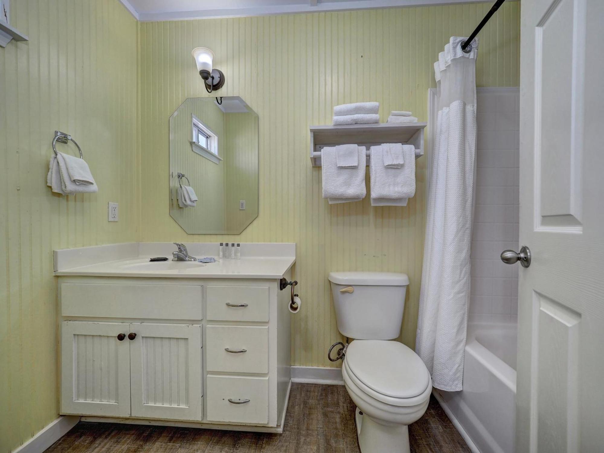 Standard Suite,1757140891:JPEG